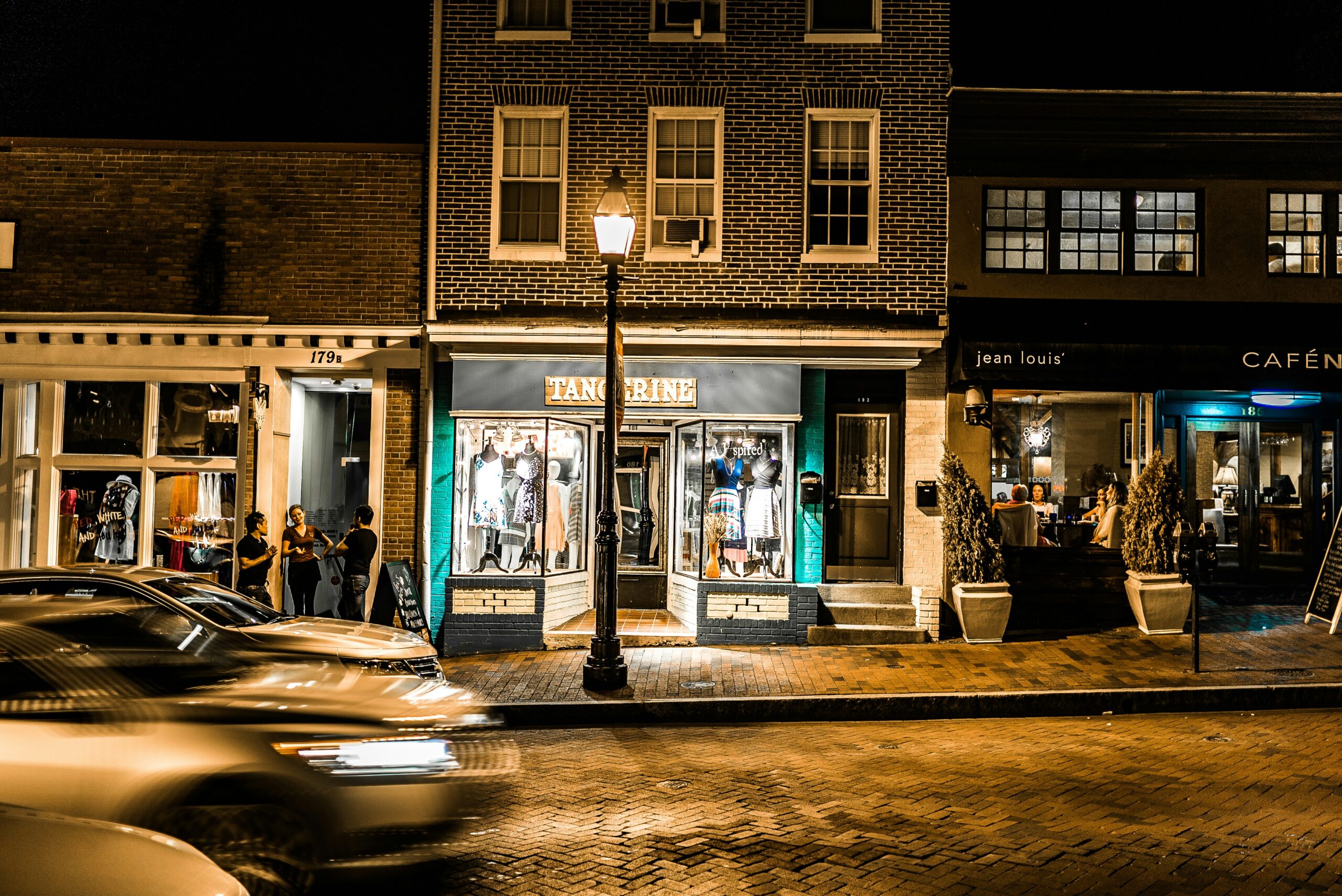 How a business credit card can help brick and mortar stores